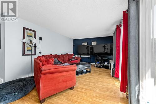 1430 Hochelaga Street W, Moose Jaw, SK - Indoor Photo Showing Living Room