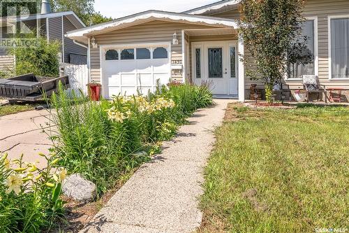 1430 Hochelaga Street W, Moose Jaw, SK - Outdoor