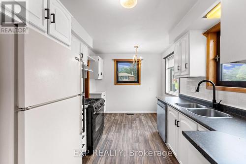 1139 Wakefield Crescent, Oshawa (Donevan), ON - Indoor Photo Showing Kitchen With Double Sink