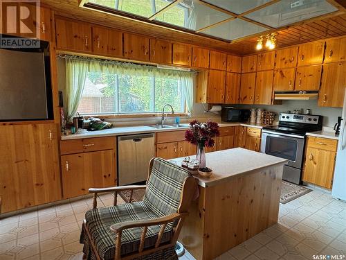 1402 Nikik Avenue, Missinipe, SK - Indoor Photo Showing Kitchen With Double Sink