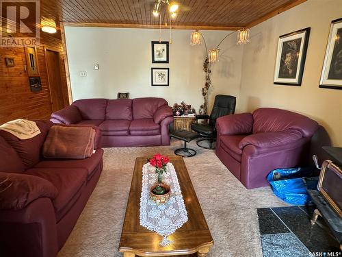 1402 Nikik Avenue, Missinipe, SK - Indoor Photo Showing Living Room