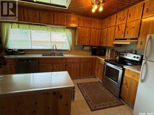 1402 Nikik Avenue, Missinipe, SK - Indoor Photo Showing Kitchen With Double Sink