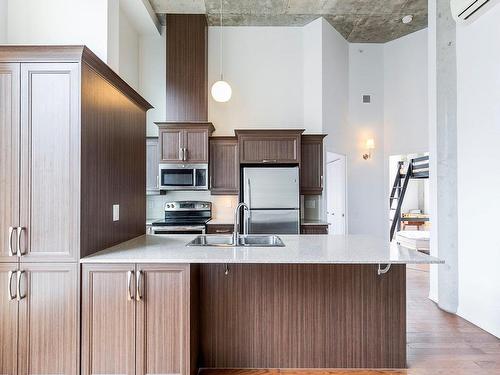 Cuisine - 1006-1235 Rue Bishop, Montréal (Ville-Marie), QC - Indoor Photo Showing Kitchen With Double Sink