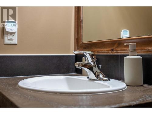 7495 Columbia  Avenue Unit# 1204, Radium Hot Springs, BC - Indoor Photo Showing Bathroom