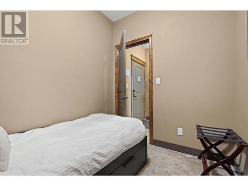 7495 Columbia  Avenue Unit# 1204, Radium Hot Springs, BC - Indoor Photo Showing Bedroom