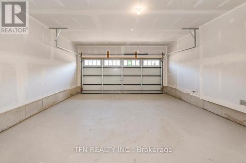 45 Lavender Road, Thorold, ON - Indoor Photo Showing Garage