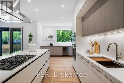 2084 Tolman Road, Mississauga (Lakeview), ON - Indoor Photo Showing Kitchen With Upgraded Kitchen