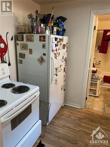 390 Miller Street, Pembroke, ON - Indoor Photo Showing Kitchen