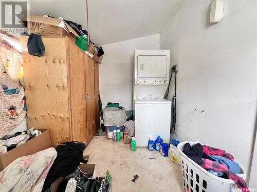 111 4Th Avenue W, Rosetown, SK - Indoor Photo Showing Laundry Room