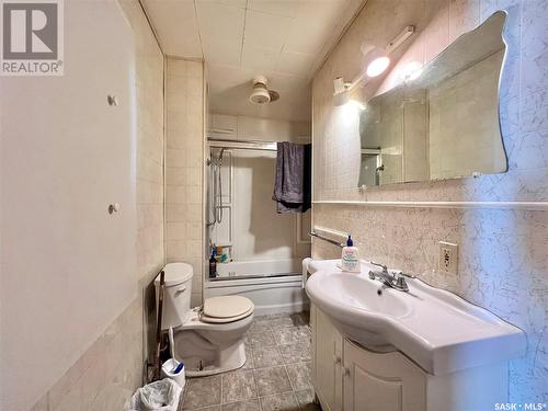 111 4Th Avenue W, Rosetown, SK - Indoor Photo Showing Bathroom