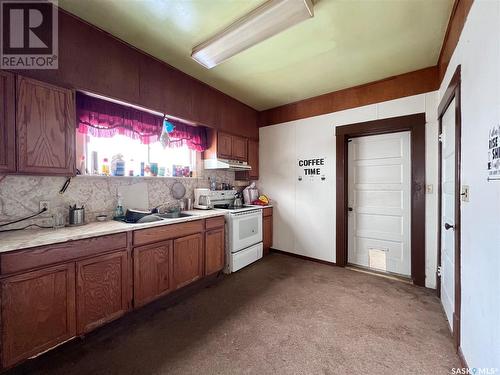 111 4Th Avenue W, Rosetown, SK - Indoor Photo Showing Kitchen With Double Sink