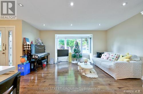 67 Grove Park Crescent, Toronto (Don Valley Village), ON - Indoor Photo Showing Living Room