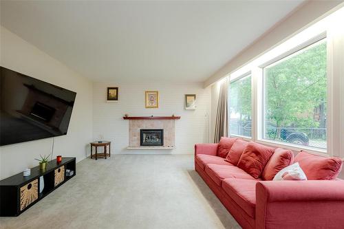 309 Booth Drive, Winnipeg, MB - Indoor Photo Showing Living Room With Fireplace