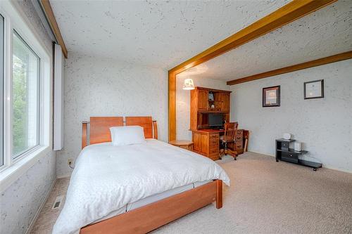 309 Booth Drive, Winnipeg, MB - Indoor Photo Showing Bedroom