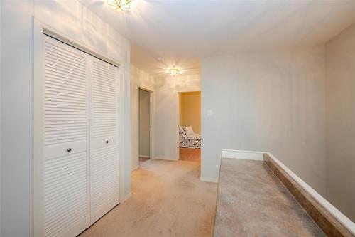 309 Booth Drive, Winnipeg, MB - Indoor Photo Showing Other Room