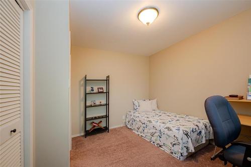 309 Booth Drive, Winnipeg, MB - Indoor Photo Showing Bedroom