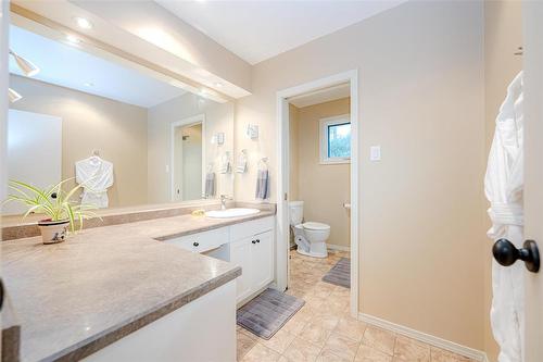 309 Booth Drive, Winnipeg, MB - Indoor Photo Showing Bathroom