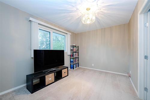 309 Booth Drive, Winnipeg, MB - Indoor