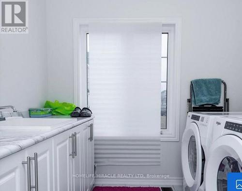 279 Northglen Boulevard, Clarington, ON - Indoor Photo Showing Laundry Room