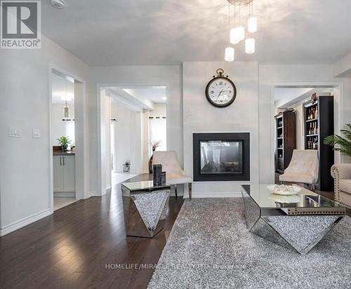 279 Northglen Boulevard, Clarington (Bowmanville), ON - Indoor Photo Showing Living Room With Fireplace