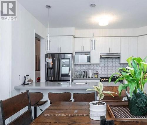 279 Northglen Boulevard, Clarington (Bowmanville), ON - Indoor Photo Showing Kitchen With Double Sink