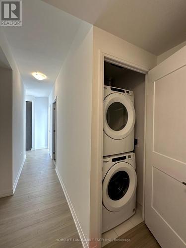 1912 - 50 Dunfield Avenue, Toronto (Mount Pleasant East), ON - Indoor Photo Showing Laundry Room