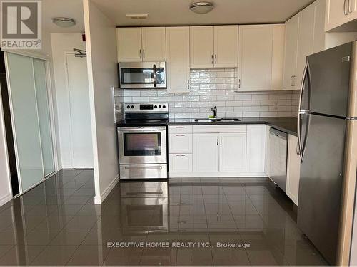 3111 Eglinton Avenue E, Toronto (Scarborough Village), ON - Indoor Photo Showing Kitchen