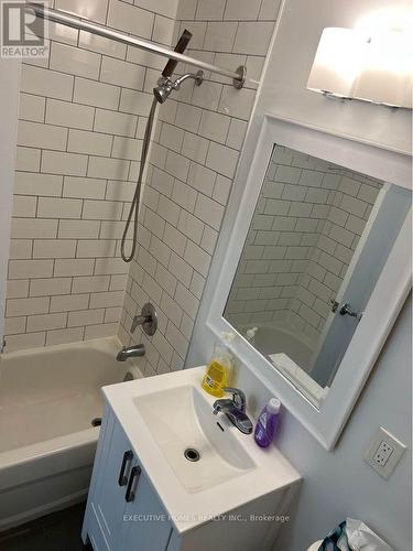 3111 Eglinton Avenue E, Toronto (Scarborough Village), ON - Indoor Photo Showing Bathroom