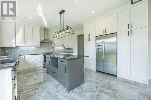 53 Hazelwood Pass, Thames Centre (Dorchester), ON - Indoor Photo Showing Kitchen With Upgraded Kitchen