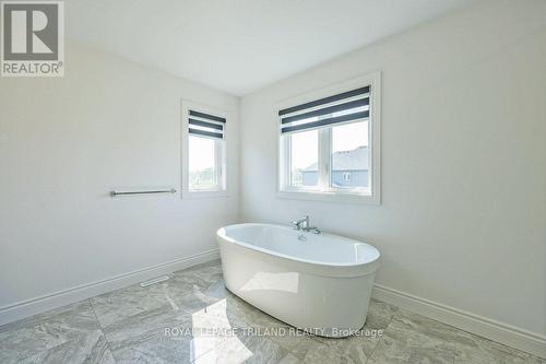 53 Hazelwood Pass, Thames Centre (Dorchester), ON - Indoor Photo Showing Bathroom