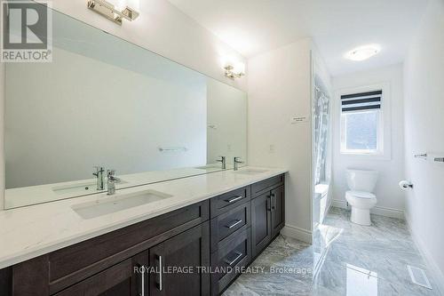 53 Hazelwood Pass, Thames Centre (Dorchester), ON - Indoor Photo Showing Bathroom