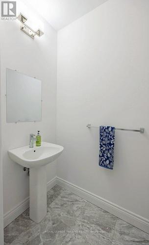 53 Hazelwood Pass, Thames Centre (Dorchester), ON - Indoor Photo Showing Bathroom