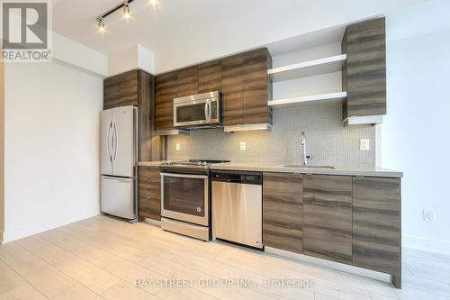 Ph11 - 525 Adelaide Street W, Toronto (Waterfront Communities), ON - Indoor Photo Showing Kitchen