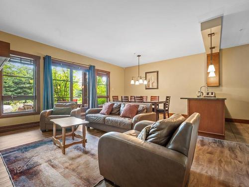 Salon - 10-1520 Ch. Du Versant-Soleil, Mont-Tremblant, QC - Indoor Photo Showing Living Room