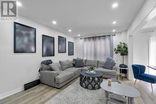 6421 Donway Drive, Mississauga, ON - Indoor Photo Showing Living Room