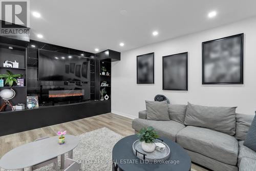 6421 Donway Drive, Mississauga, ON - Indoor Photo Showing Living Room