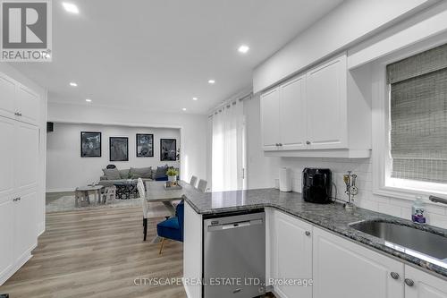 6421 Donway Drive, Mississauga, ON - Indoor Photo Showing Kitchen