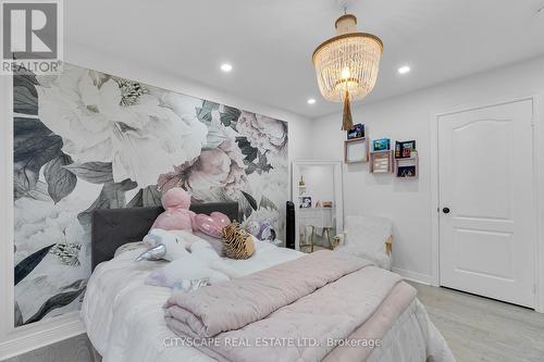 6421 Donway Drive, Mississauga, ON - Indoor Photo Showing Bedroom