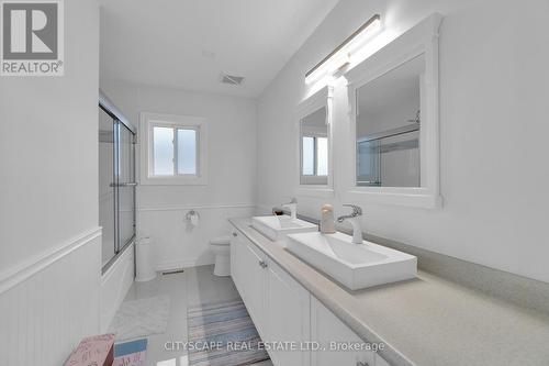 6421 Donway Drive, Mississauga, ON - Indoor Photo Showing Bathroom