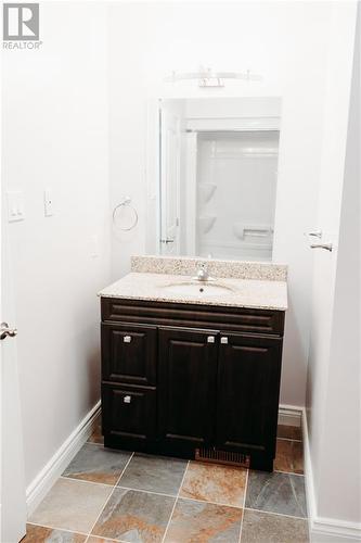 2240 Pitt Street, Cornwall, ON - Indoor Photo Showing Bathroom