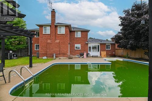 8 Ridelle Court, Brampton (Heart Lake West), ON - Outdoor With In Ground Pool With Backyard