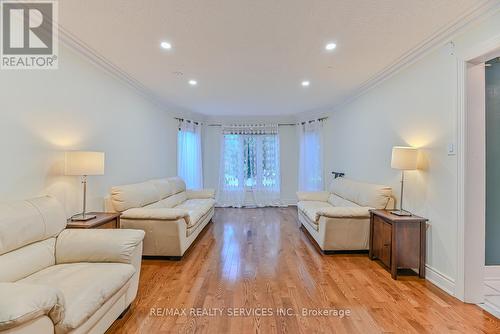 8 Ridelle Court, Brampton (Heart Lake West), ON - Indoor Photo Showing Living Room