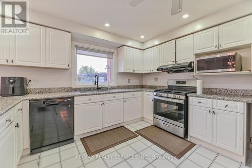 8 Ridelle Court, Brampton (Heart Lake West), ON - Indoor Photo Showing Kitchen