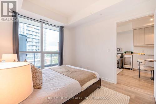 422 - 36 Forest Manor Road, Toronto (Henry Farm), ON - Indoor Photo Showing Bedroom