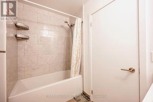 422 - 36 Forest Manor Road, Toronto (Henry Farm), ON - Indoor Photo Showing Bathroom