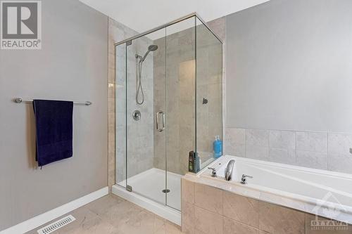 255 Condado Crescent, Ottawa, ON - Indoor Photo Showing Bathroom