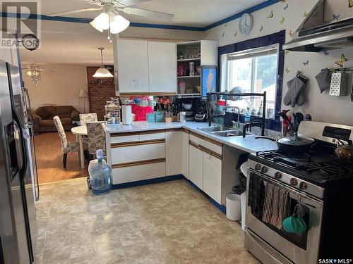 301 Virginia Avenue, Imperial, SK - Indoor Photo Showing Kitchen With Double Sink