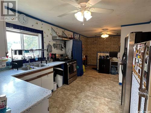 301 Virginia Avenue, Imperial, SK - Indoor Photo Showing Kitchen With Double Sink