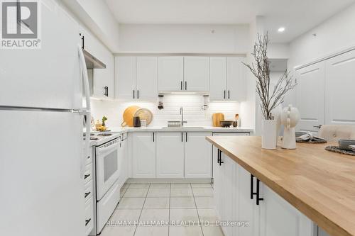 304 - 157 Wellington Street E, New Tecumseth (Alliston), ON - Indoor Photo Showing Kitchen With Upgraded Kitchen