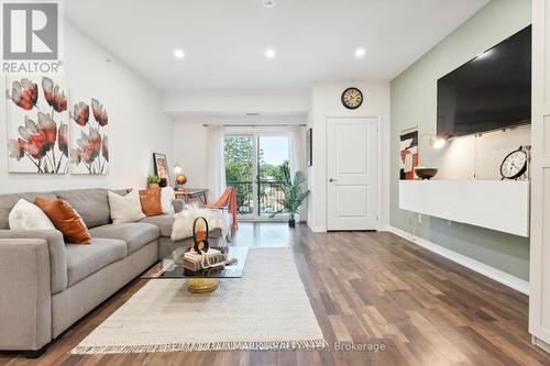 304 - 157 Wellington Street E, New Tecumseth, ON - Indoor Photo Showing Living Room